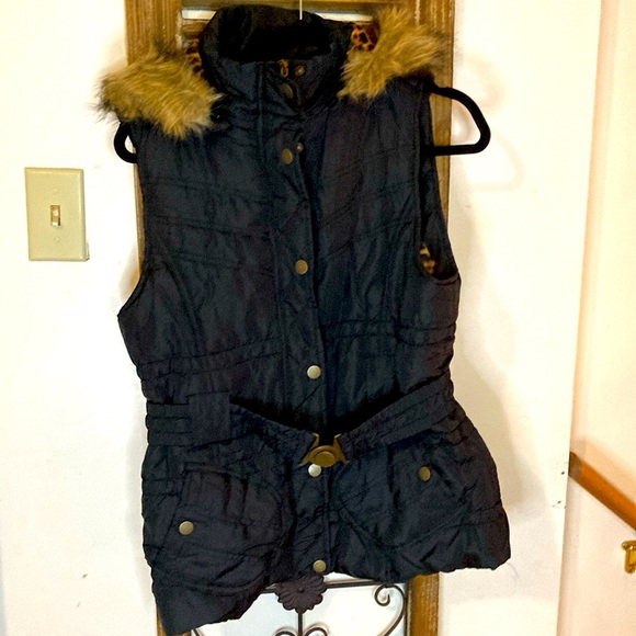 Jackets & Blazers - RUE 21 Puffy Vest black with hoodie and fur size L